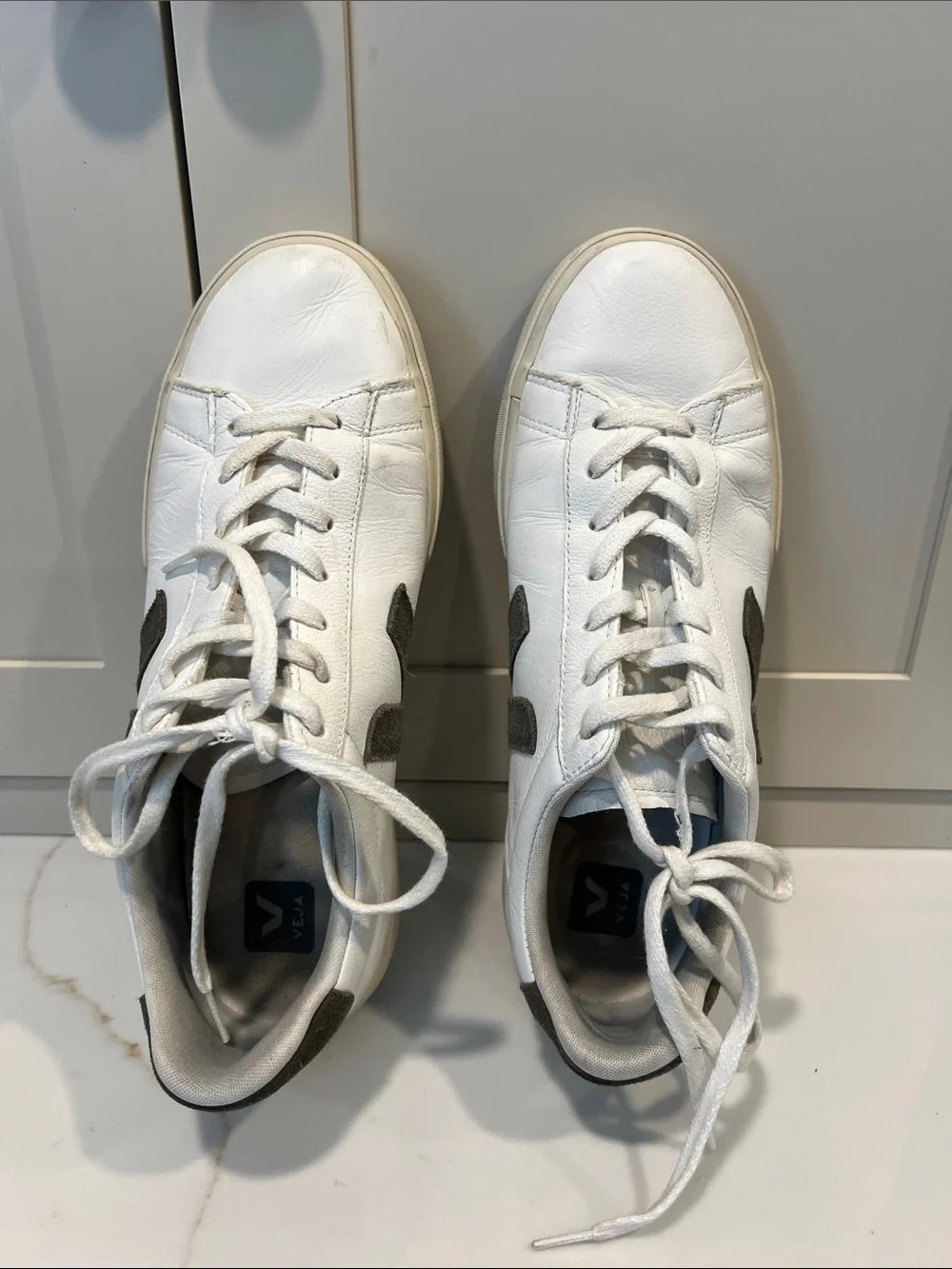 Veja White Leather Men's Sneakers with Army Green 'V' Logo - Picture 7 of 9